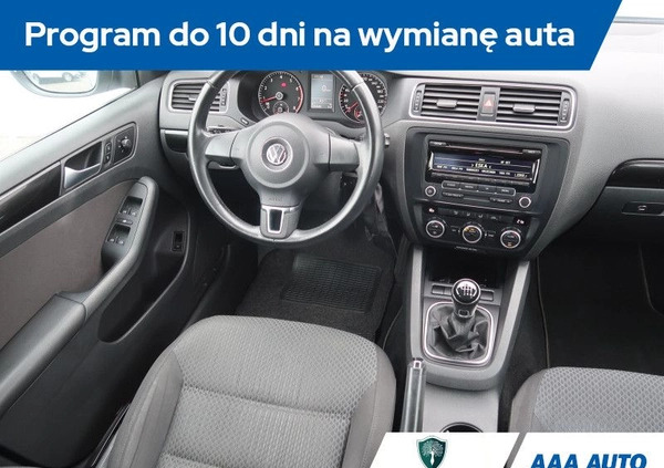 Volkswagen Jetta cena 36500 przebieg: 125947, rok produkcji 2012 z Biały Bór małe 121